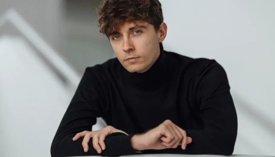 Festeig i giravolt by Jofre Bardolet